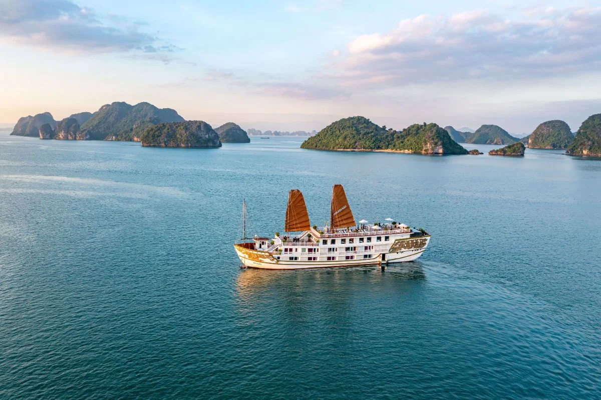 Indochina Sails – classic luxury Halong Bay honeymoon