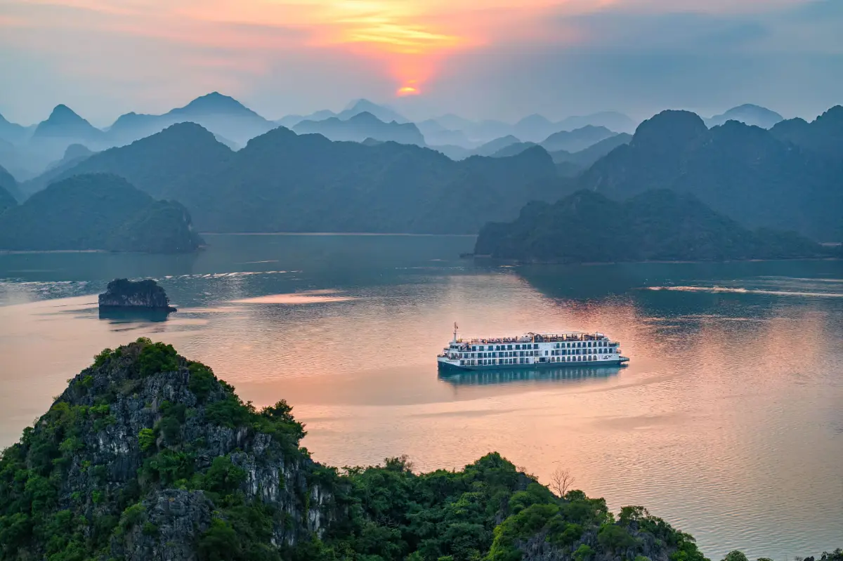 Halong Bay luxury cruise