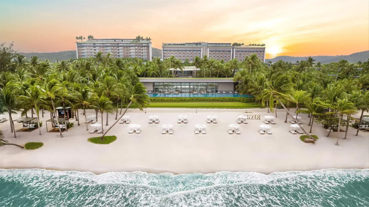 Regent Phu Quoc luxury infinity pool ocean view