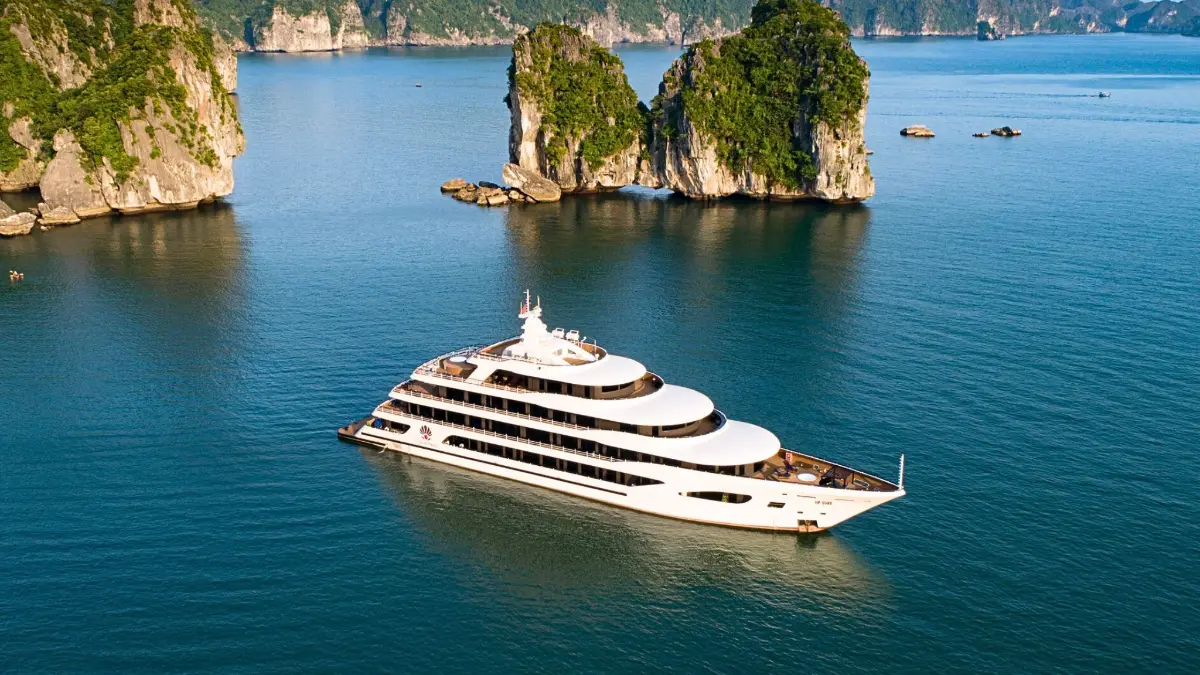 Scarlet Pearl Cruise ultra-luxury Halong Bay presidential suite