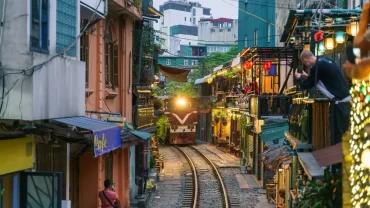 hanoi-train-street