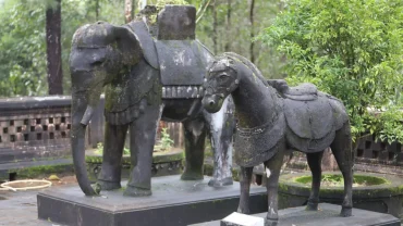 horse-statue-Emperor_Nguyen