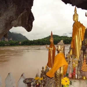 pak ou cave Laos