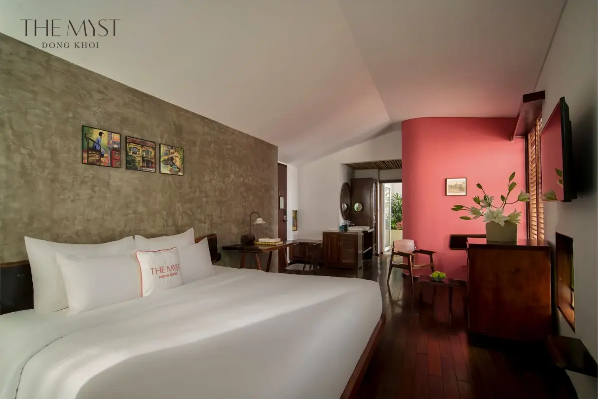 Saigon Signature Balcony room at The Myst