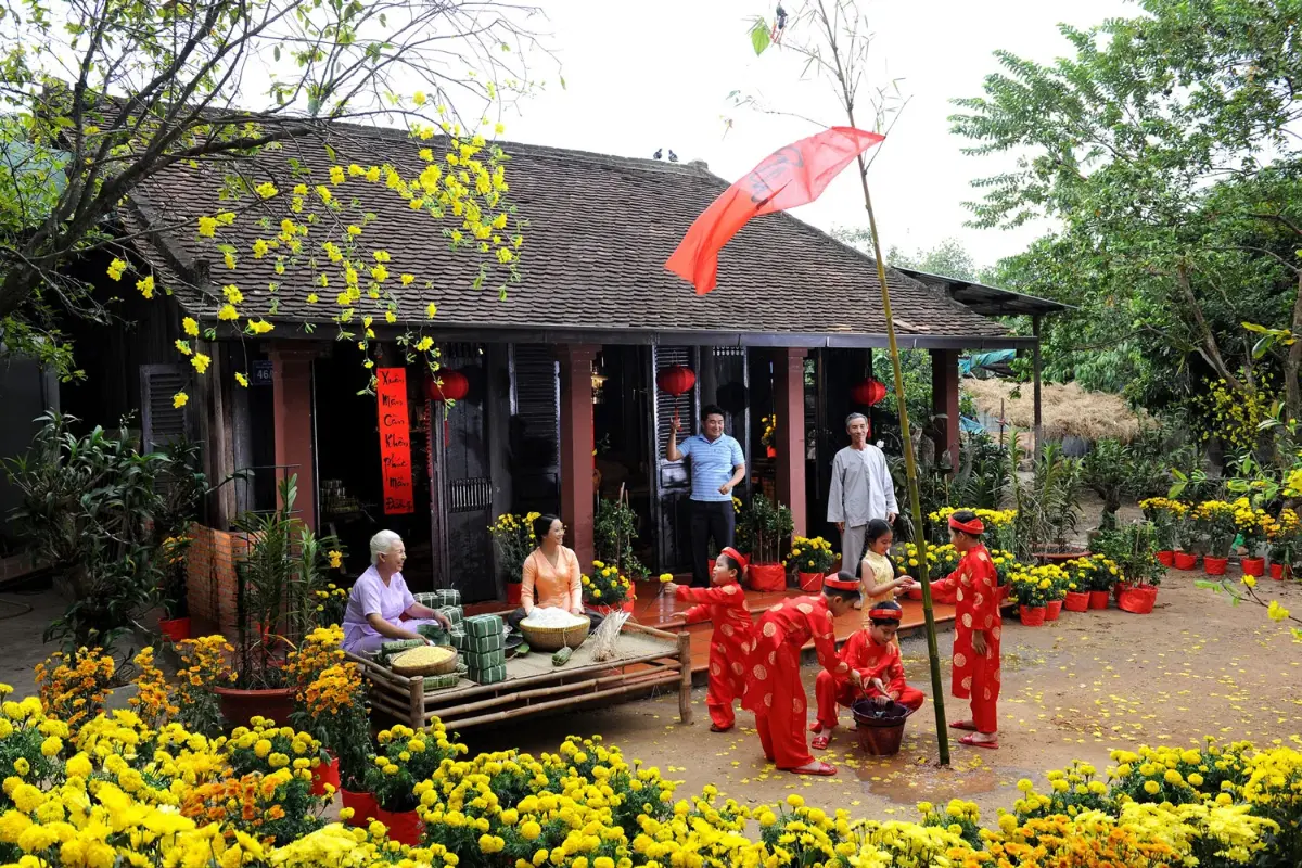 Vietnamese community gathering and sharing meal